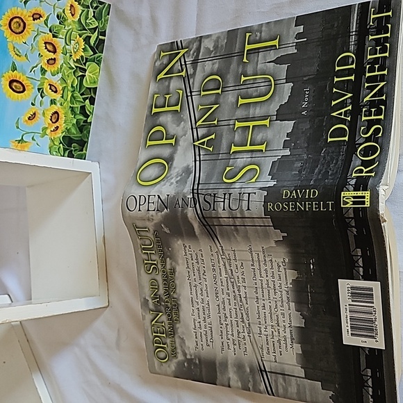 Open and shut a novel of David Rosenfelt Home Accent Cofffe table book - Picture 9 of 12